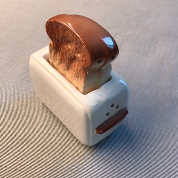 Vintage Toaster Salt and Pepper Shakers Giftcraft - Picture 1 of 5